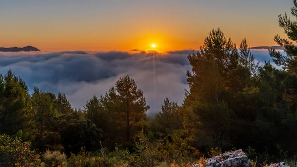 Vistas Sol Desde Montaña Montcabrer Día Con Nubes Cocentaina Alicante — Foto de Stock