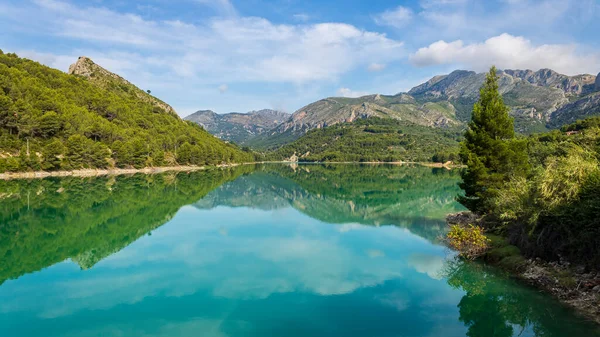 Guadalest Sumpf Einem Sonnigen Tag Mit Spiegelungen Wasser — Stockfoto