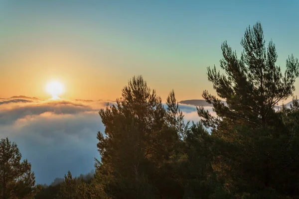 스페인 알리칸 타이나 산에서 하늘을 내려다볼 수있다 — 스톡 사진