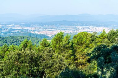 Girona 'nın dağlardan görünüşü, Girona, Katalonya, İspanya.