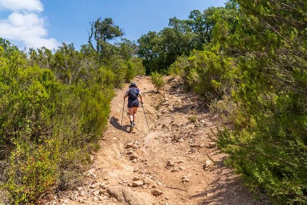 Hiker Woman Climbing Path Massis Les Cadiretes Girona Catalonia Spain — Stock Photo, Image