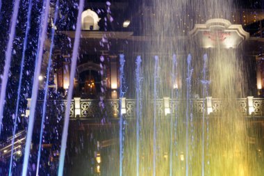 Krasnodar şehir merkezi cadde arka plan üzerinde güzel, renkli, müzikal, Çeşme