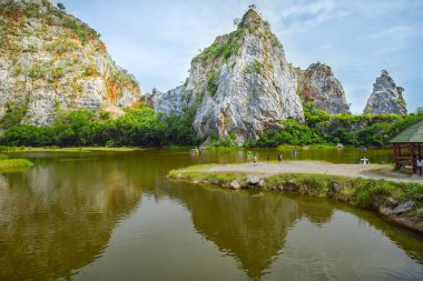 Güzel taş dağ Ratchaburi, Tayland 