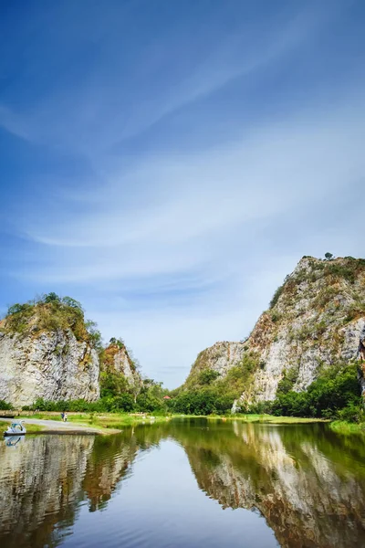 Красиві Стоун Маунтін Khao Нгу Камінь Парк Ratchaburi Таїланд — стокове фото