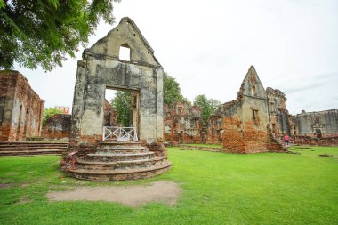 Yıkık tarihi bina Wichayen House Lopburi Eyaleti, Tayland