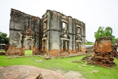 Yıkık tarihi bina Wichayen House Lopburi Eyaleti, Tayland