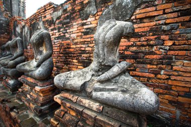 Chaiwatthanaram tapınak harap Buda heykeli. Ayutthaya, Tayland.