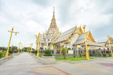 Muhteşem tapınak Wat Sothonwararam Chachoengsao ili, Tayland.