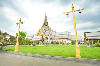 Muhteşem tapınak Wat Sothonwararam Chachoengsao ili, Tayland.