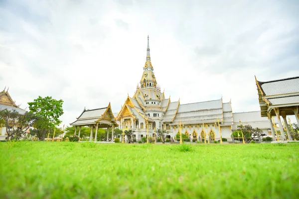 Muhteşem tapınak Wat Sothonwararam Chachoengsao ili, Tayland.
