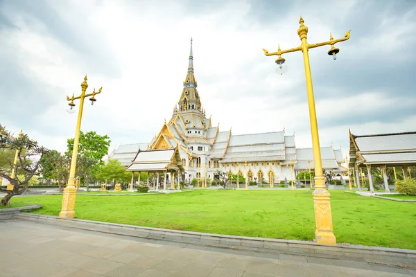 Muhteşem tapınak Wat Sothonwararam Chachoengsao ili, Tayland.