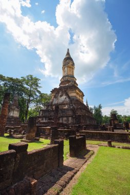 UNESCO Dünya Mirası sit alanı Wat Jedi Jed Teaw Si Satchanalai tarihi Park, Sukhothai, Thailand.
