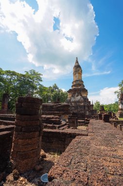 UNESCO Dünya Mirası sit alanı Wat Jedi Jed Teaw Si Satchanalai tarihi Park, Sukhothai, Thailand.