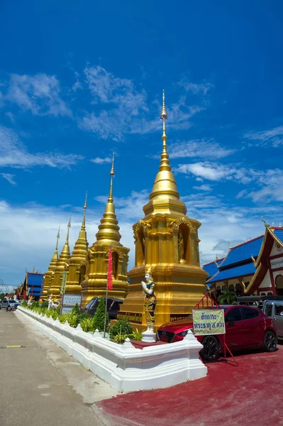 素可泰 2018年9月29日 皮帕特寺 Mongkol 泰国素可泰最美丽的寺庙 这座寺庙是泰国兰纳建筑寺庙 — 图库照片