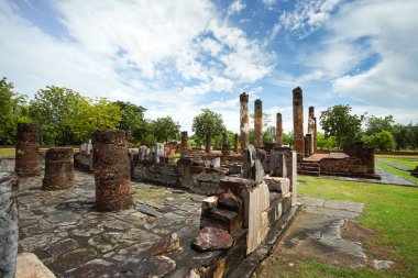 Eski Wat Chetuphon Sukhothai Historical Park, Sukhothai Eyaleti, Tayland mahvetti
