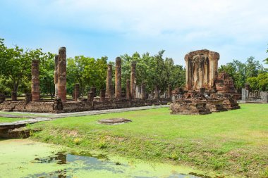 Eski Wat Chetuphon Sukhothai Historical Park, Sukhothai Eyaleti, Tayland mahvetti