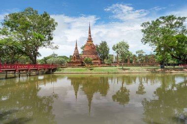UNESCO Dünya Mirası sit alanı Wat Sa Si Sukhothai Historical Park, Sukhothai Eyaleti, Tayland.
