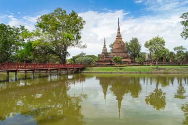 UNESCO Dünya Mirası sit alanı Wat Sa Si Sukhothai Historical Park, Sukhothai Eyaleti, Tayland.