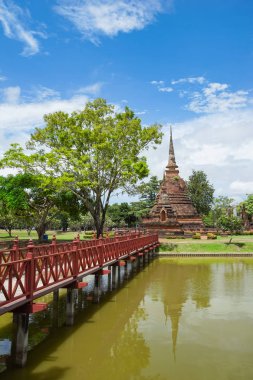 UNESCO Dünya Mirası sit alanı Wat Sa Si Sukhothai Historical Park, Sukhothai Eyaleti, Tayland.