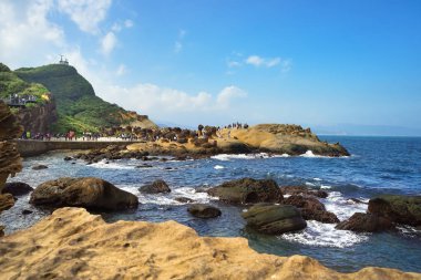 Yeni Taipei, Tayvan - 21 Kasım 2018: Tayvan Yehliu sahne geopark. Bu yeni Taipei City Tayvan, şaşırtıcı rock ve iyi deniz manzaralı Uluslararası dönüm noktası olduğunu.