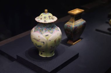 Taipei, Tayvan - 22 Kasım 2018: Antik Çin İmparatorluk eserler ve Sanat Ulusal Sarayı Müzesi Taipei City, Tayvan.