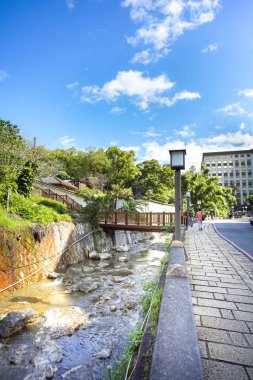 Güzel bir sahne olan yol kenarında kanal parkta Bahçe, Beitou, Taipei City, Tayvan.