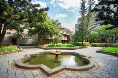 Taipei Halk Kütüphanesi Beitou şube Beitou termal vadi yakın.