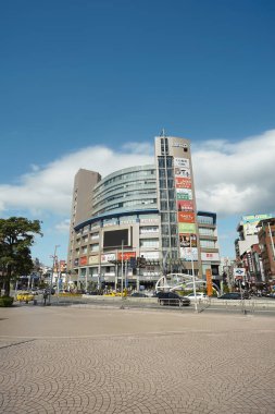 Yeni Taipei, Tayvan - 24 Kasım 2018: Alışveriş merkezi Meito alışveriş merkezi önünde Tamsui Mrt İstasyonu, Tamsui, yeni Taipei, Tayvan.