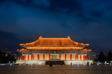Taipei, Tayvan - 20 Kasım 2018: Ulusal tiyatro salonunda Chiang Kai-şek anıt Meydanı, Taipei City, Tayvan.