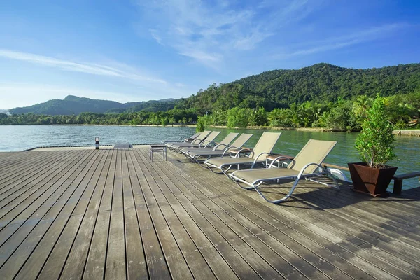 Plaj sandalyesini Adası arka plan, Koh Chang, Trad Eyaleti, Tayland.