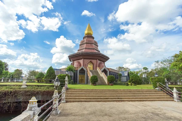 Sam Daha Chao Khun Pagoda Içinde Wat Pai Lom Trad — Stok fotoğraf