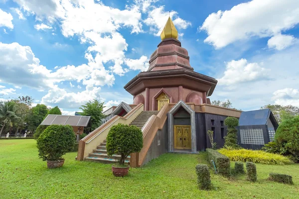 Sam Daha Chao Khun Pagoda Içinde Wat Pai Lom Trad — Stok fotoğraf