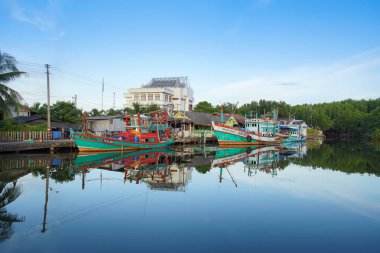 Balıkçı köyü Ban Nam Chieo ili: Trat, Thailand.