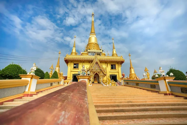 Знаменита пагода Прачуманджи в ВАТ Кхірівонг. — стокове фото
