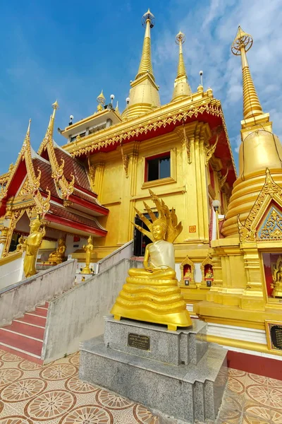 La famosa pagoda Prachulamanee en Wat Khiriwong . — Foto de Stock
