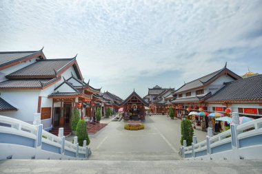 Suphan Buri, Tayland'daki Göksel Ejderha Köyü.
