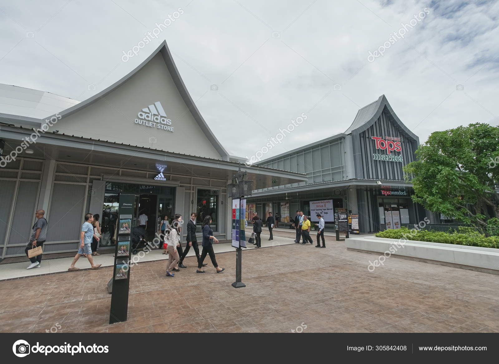 adidas outlet market market