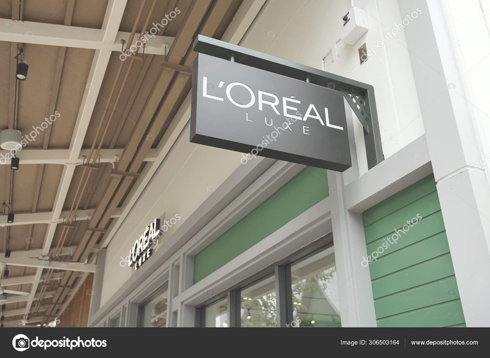 crocs store woodbury commons