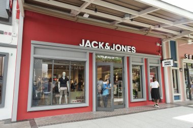 Jack & Jones Store Central Vi adlı yeni bir alışveriş merkezinde