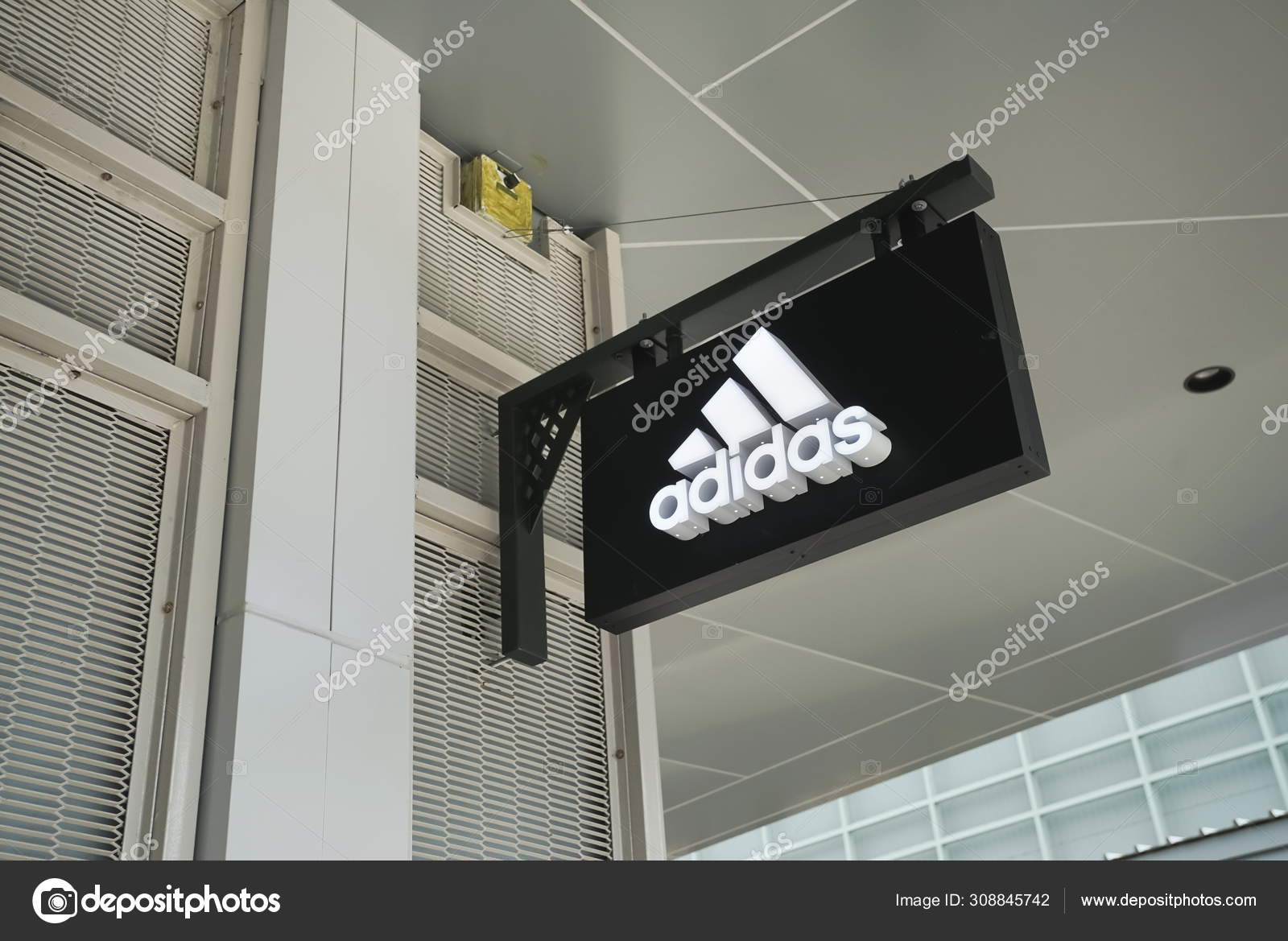 adidas outlet village