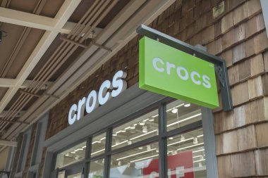 Merkez Köy adlı yeni bir alışveriş merkezinde Crocs mağaza.