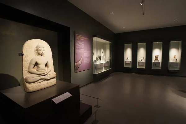 Antiguidades na galeria do Museu Nacional Prachin Buri . — Fotografia de Stock