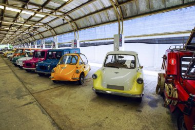 Nakhon Pathom, Tayland - 27 Ağustos 2020: Jesada Technik Müzesi 'nde klasik arabalar, Nakhon Pathom, Tayland. Bu müzede birçok klasik araba toplanıyor ve turistler için ücretsiz giriş yapılıyor..