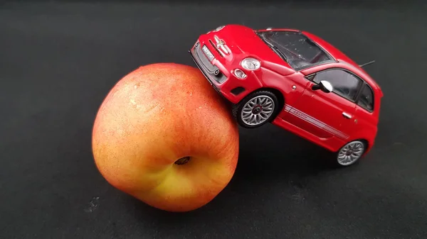 Red Fiat 500 Toy Model Stands Peach Fruit One Wheel — Stock Photo, Image