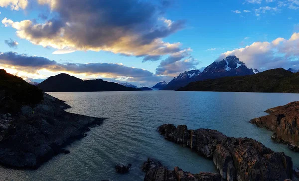 Kijk Bij Zonsondergang Van Grey Lake Achtergrond Glacier Grey Torres — Stockfoto