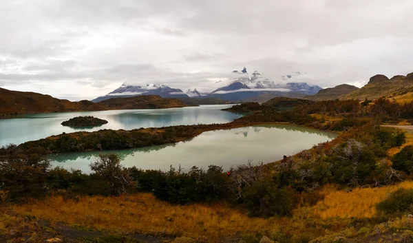 Vista Outono Lagos Fundo Torres Del Paine Com Nuvens Chile — Fotografia de Stock