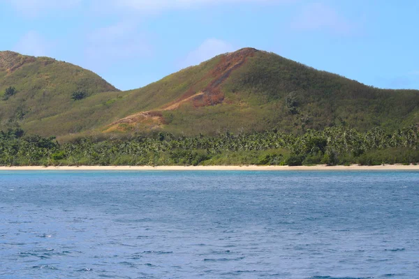 Vista Una Isla Yasawa Con Playa Montañas Fiji — Foto de Stock