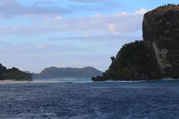 Αμμουδιά Στα Νησιά Ιερό Βουνά Από Νησί Της Yanuya Στο — Φωτογραφία Αρχείου