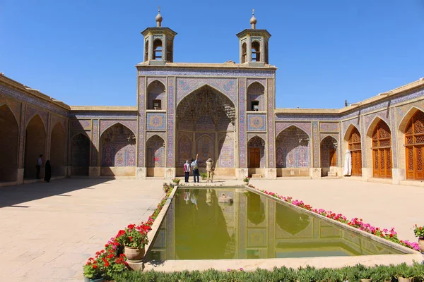 Sziraz Iran Kwiecień 2016 Portyk Dziedziniec Meczetu Nasir Molk Sziraz — Zdjęcie stockowe