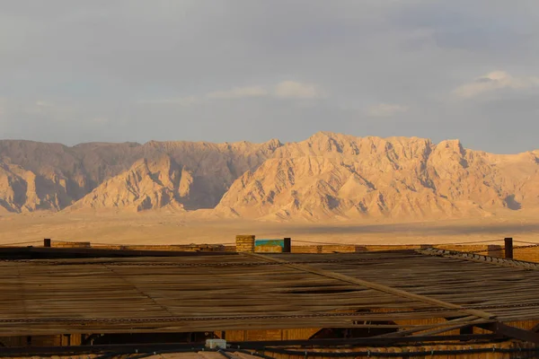 Roof Zein Din Caravanseray Desert Mountains Background Yazd Iran — Stock Photo, Image